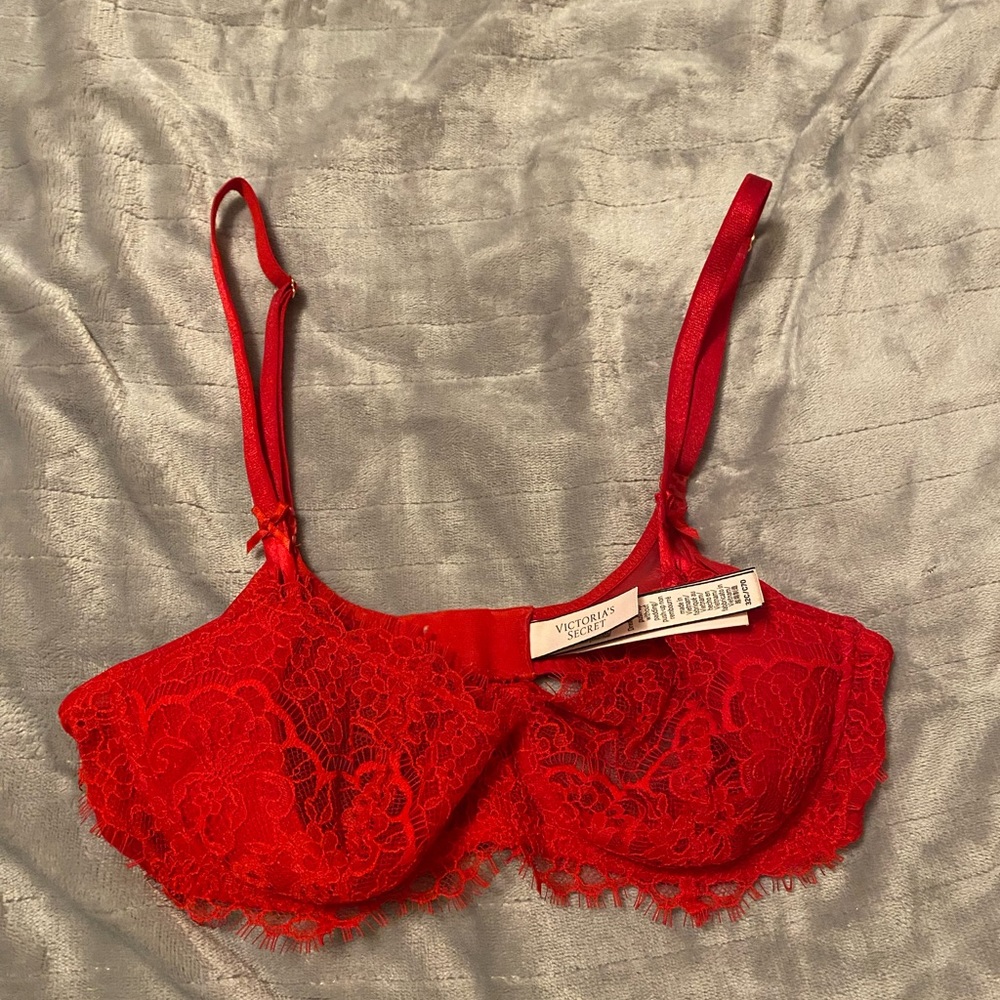 Victoria Secret, 32C, Red